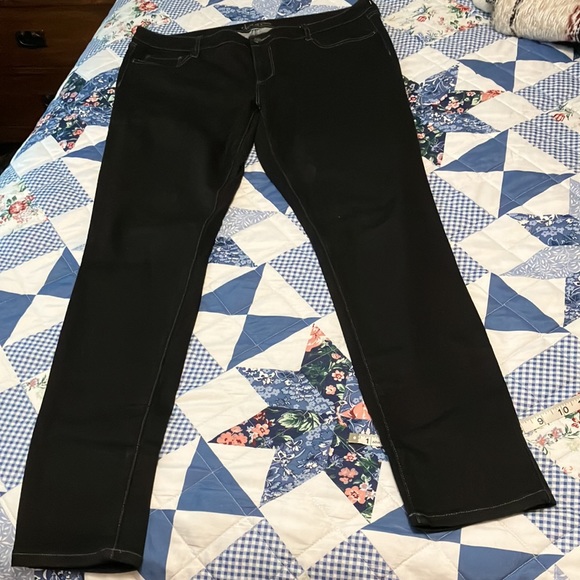 Decree Skinny Jeans - Picture 2 of 7